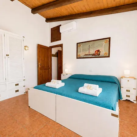 I Caprifogli Two-bedroom House 400m From The * Байя Сардиния
