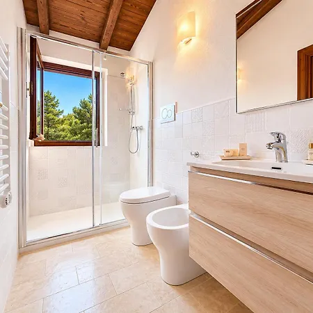 I Caprifogli Two-bedroom House 400m From The Nyaraló *